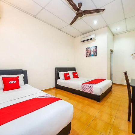 Oyo 89763 Bluewater Hotel Mersing Bagian luar foto