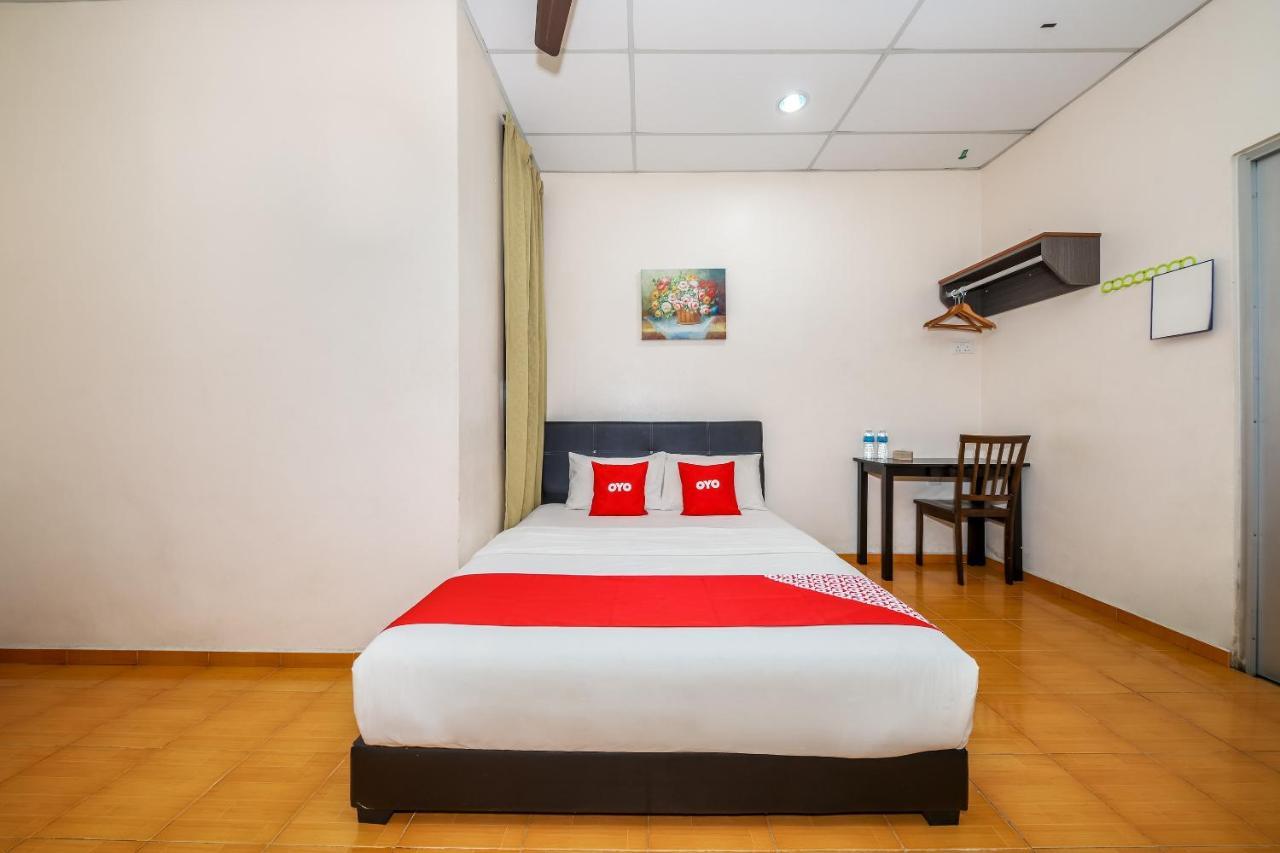 Oyo 89763 Bluewater Hotel Mersing Bagian luar foto