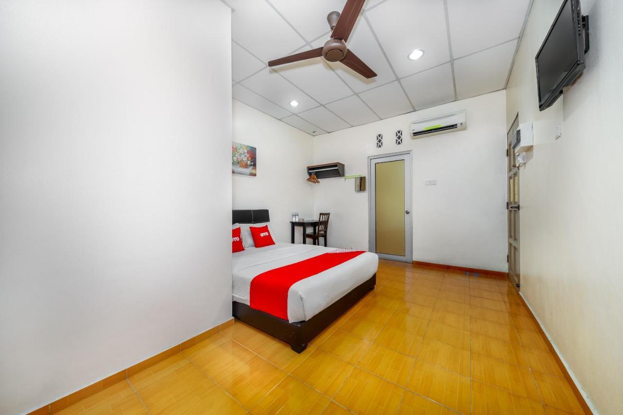 Oyo 89763 Bluewater Hotel Mersing Bagian luar foto