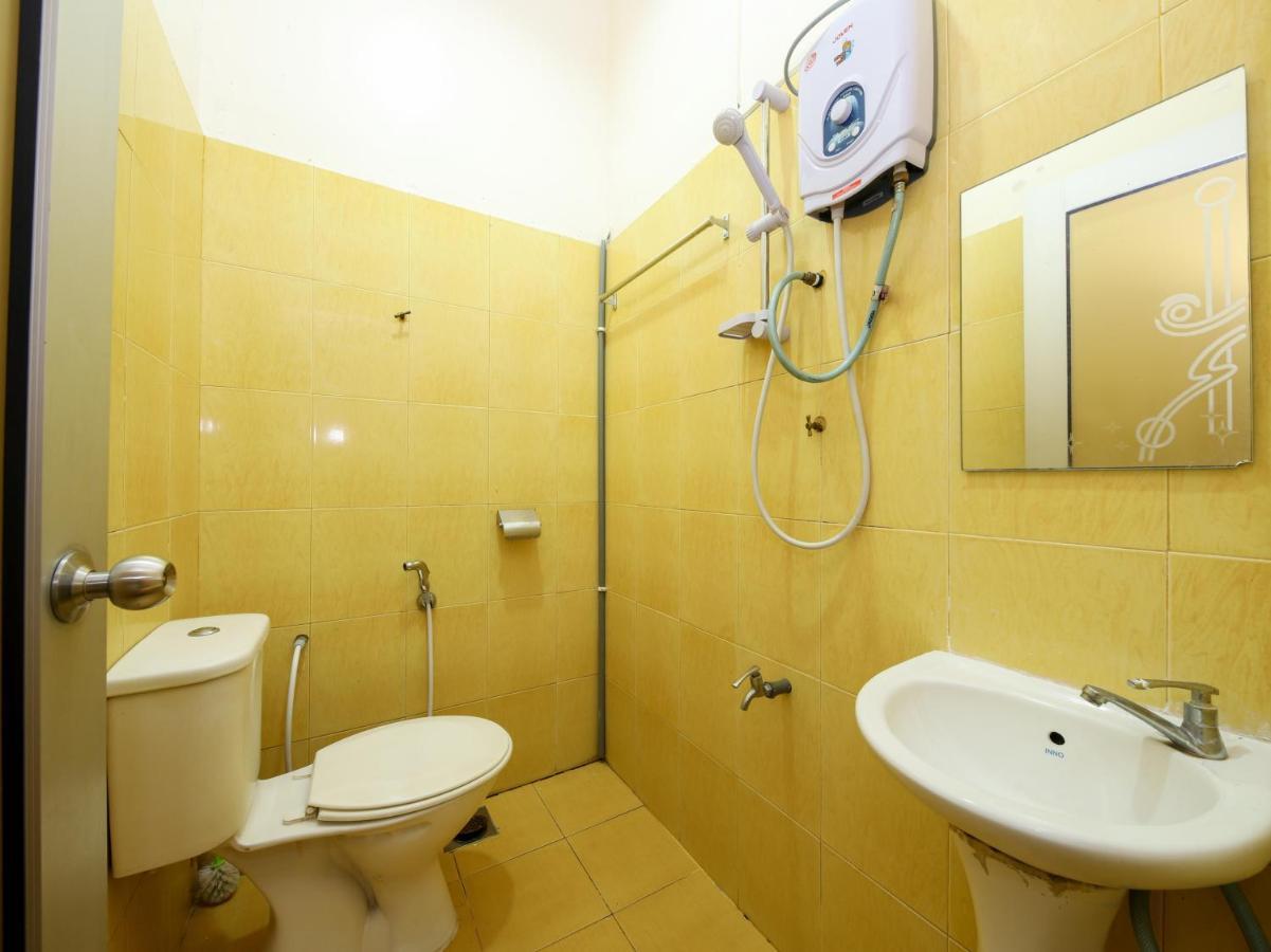 Oyo 89763 Bluewater Hotel Mersing Bagian luar foto
