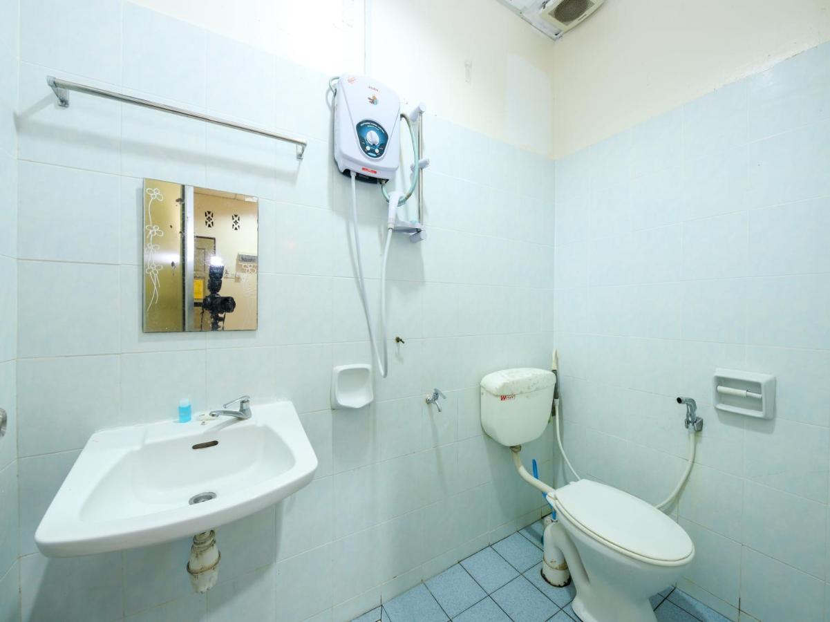 Oyo 89763 Bluewater Hotel Mersing Bagian luar foto