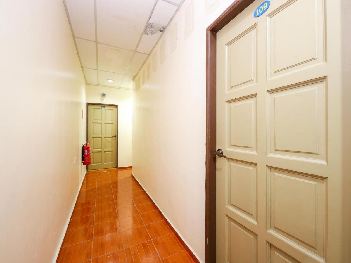 Oyo 89763 Bluewater Hotel Mersing Bagian luar foto