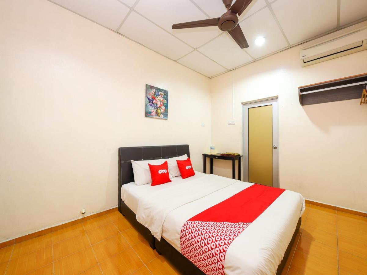 Oyo 89763 Bluewater Hotel Mersing Bagian luar foto